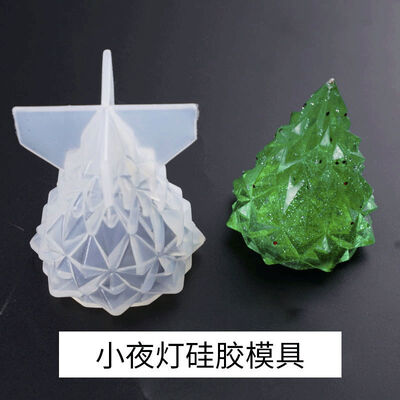 Dropping glue 3D Christmas tree mold, cut surface Christmas tree grinding, small night light placement, Christmas mirror decoration, silicone mold