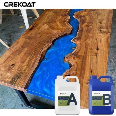 El ratio del 2:1 profundamente vierte las tablas y la madera echadas claro del río de la resina de epoxy