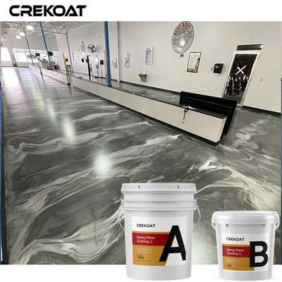 La capa de epoxy metálica residencial del piso crea efectos tridimensionales