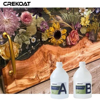 Resina epoxi clara y brillante ideal para preservar elementos orgánicos como las flores