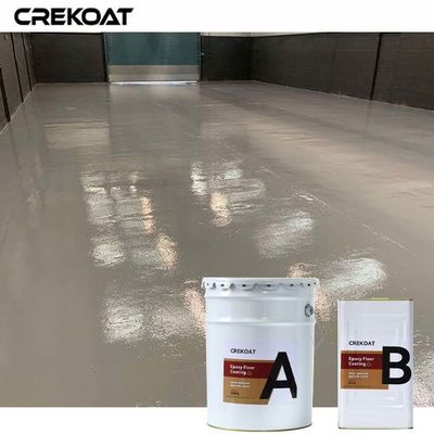 El revestimiento estándar de piso epoxi puede incorporar agregados antideslizantes