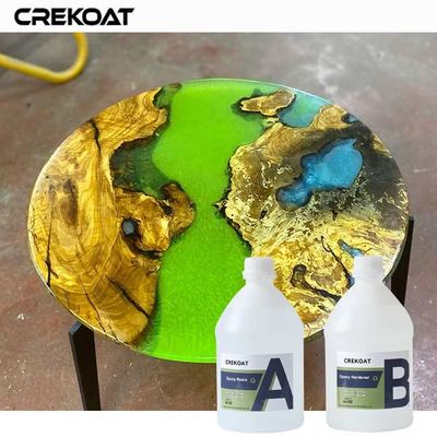 Resina epoxi de acabado brillante y transparente para mesas con colores vibrantes