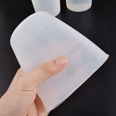 Crystal dropper silicone measuring cup with built-in scale 350ml, 450ml, two spout split flow silicone mold wholesale