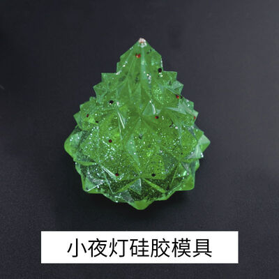 Dropping glue 3D Christmas tree mold, cut surface Christmas tree grinding, small night light placement, Christmas mirror decoration, silicone mold