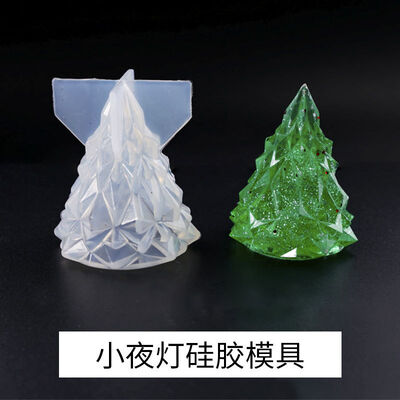 Dropping glue 3D Christmas tree mold, cut surface Christmas tree grinding, small night light placement, Christmas mirror decoration, silicone mold