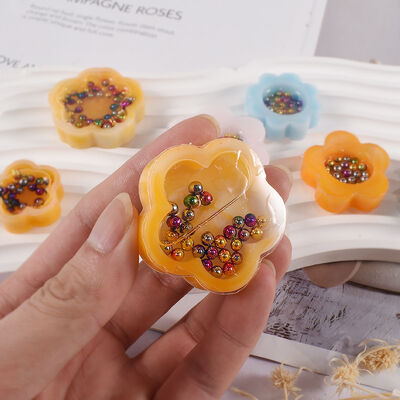 Crystal Drip Glue DIY Flowing Sand Keychain Pendant Grinding Heart Hollow Flower Pendant Silicone Mold