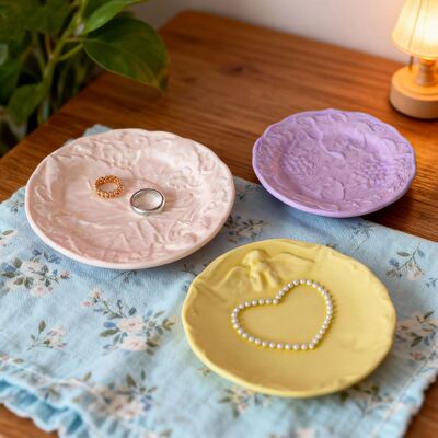 DIY Aromatherapy Gypsum Relief Strawberry Grape Angel Pattern Plate Tray Ornament Silicone Mold