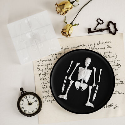 Halloween Series Skull And Skeleton Body Support Silicone Mold DIY Drip Plaster Ornament Grinder